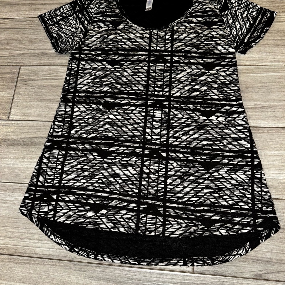 LuLaRoe Black and White Geometric Women's Top